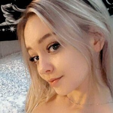 Naakte gelekte OnlyFans-foto van Giannaah