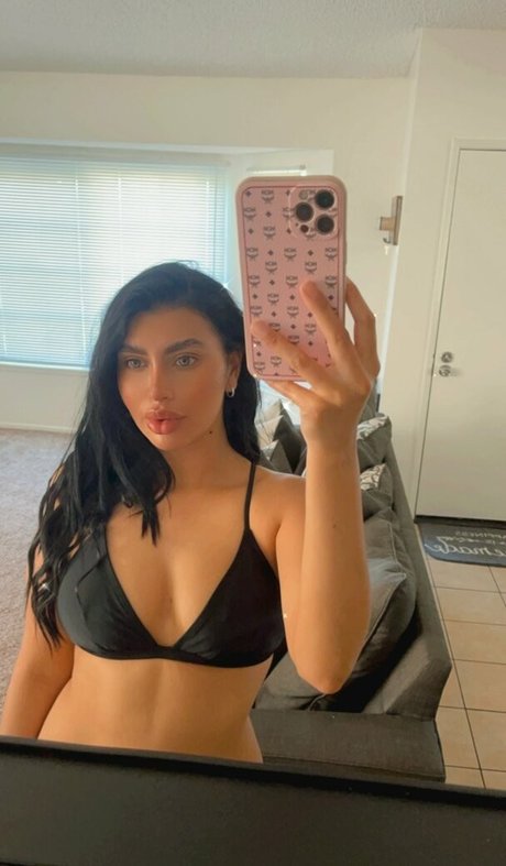 Naakte gelekte OnlyFans-foto van Spvnishmami