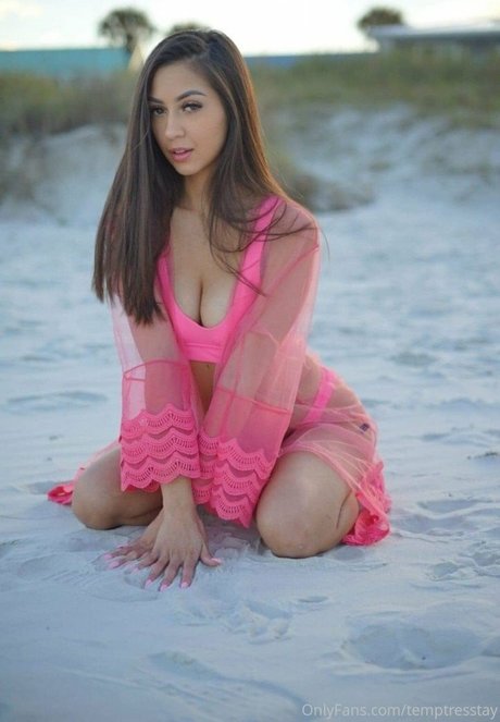 Naakte gelekte OnlyFans-foto van Lil Asian Princess