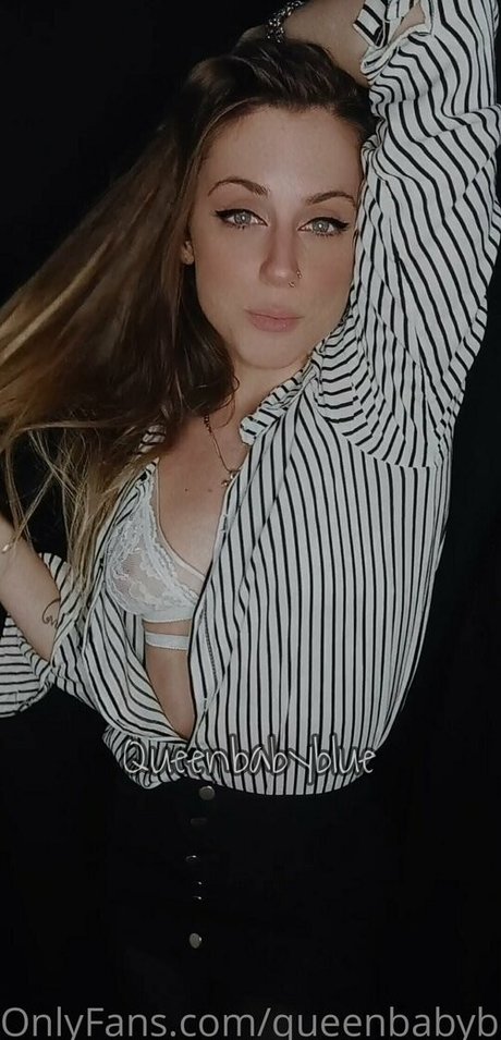 Naakte gelekte OnlyFans-foto van Queenbabybluee