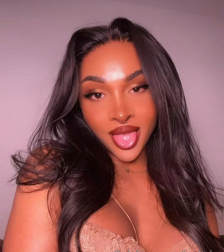Naakte gelekte OnlyFans-foto van Lirababe
