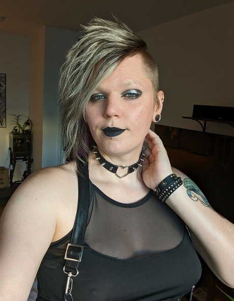 Naakte gelekte OnlyFans-foto van Demongirlcock
