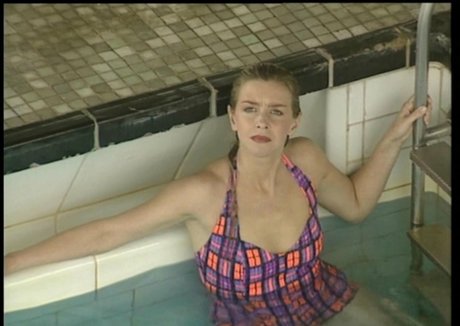 Naakte gelekte OnlyFans-foto van Leslie Ash