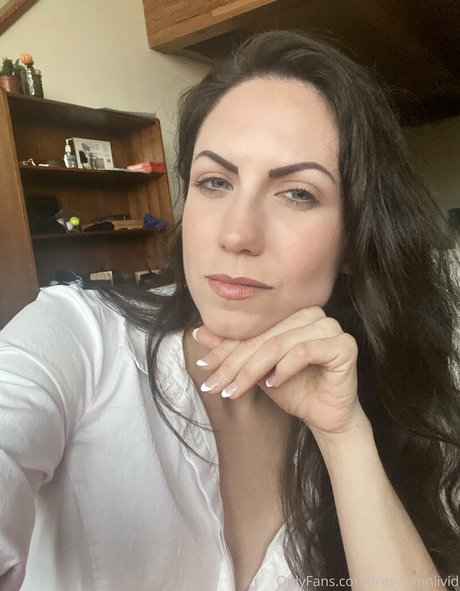 Naakte gelekte OnlyFans-foto van Freequinnlivid