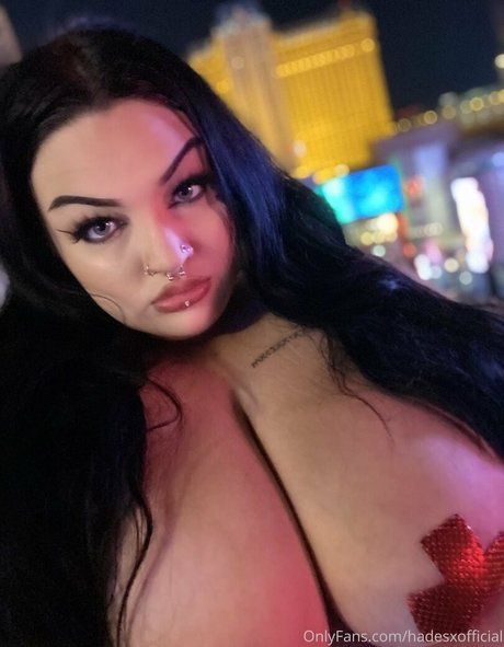 Naakte gelekte OnlyFans-foto van Chanelgreyofficial