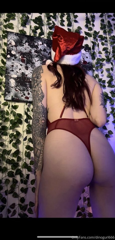 Naakte gelekte OnlyFans-foto van Dinogurl666