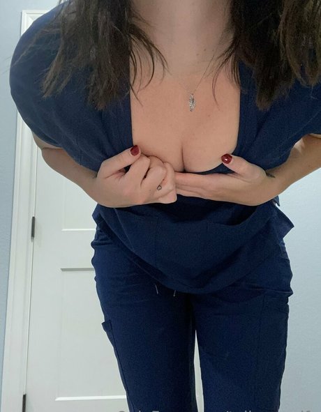 Naakte gelekte OnlyFans-foto van Tallsexywife