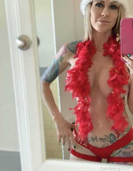 Naakte gelekte OnlyFans-foto van Kandieangel
