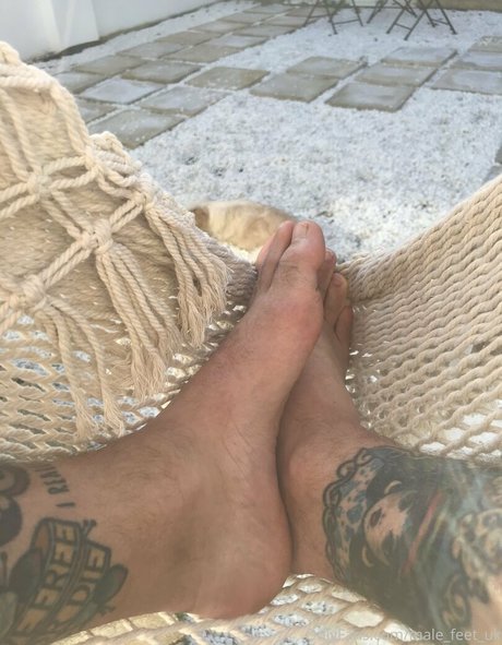 Naakte gelekte OnlyFans-foto van Malefeetuk