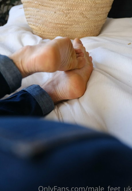 Male_feet_uk