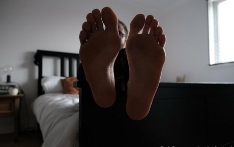 Male_feet_uk