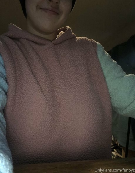 Naakte gelekte OnlyFans-foto van Fenbyz