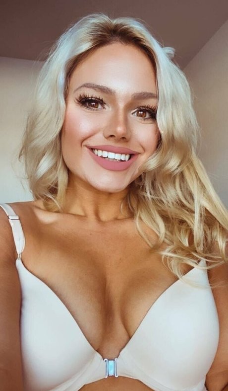 Naakte gelekte OnlyFans-foto van Couplenexxdoor
