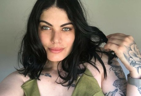 Naakte gelekte OnlyFans-foto van Esmeralda Grieco