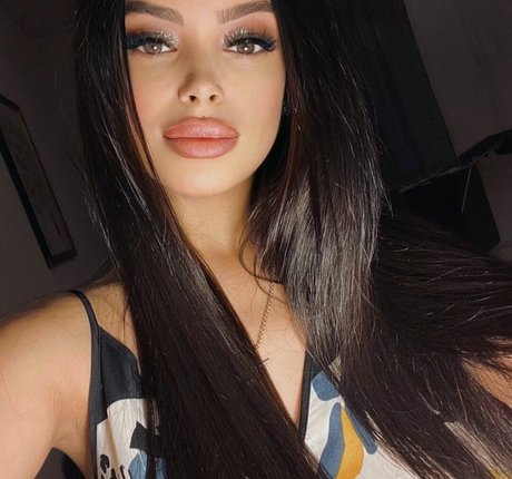 Naakte gelekte OnlyFans-foto van Maya Bulgarien