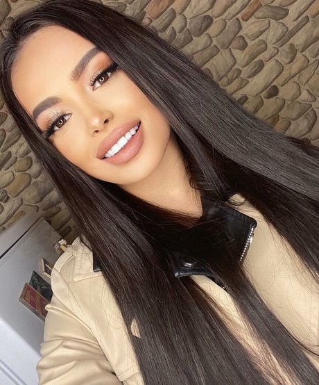 Naakte gelekte OnlyFans-foto van Maya Bulgarien