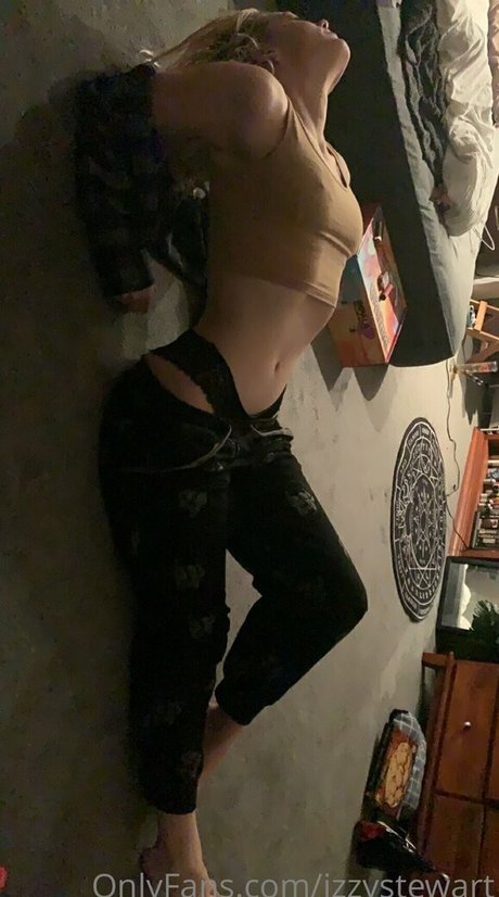 Naakte gelekte OnlyFans-foto van Izzystewart