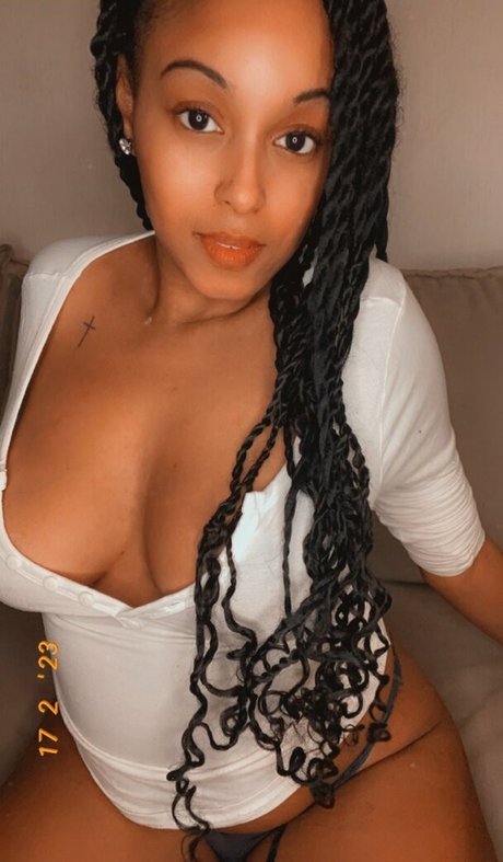 Naakte gelekte OnlyFans-foto van Lady J