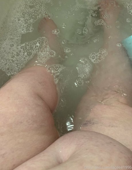 Naakte gelekte OnlyFans-foto van Laceee1996