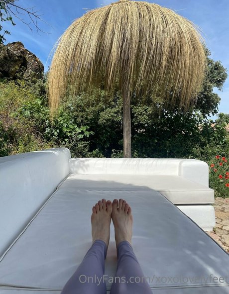 Naakte gelekte OnlyFans-foto van Xoxolovelyfeet
