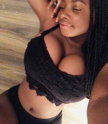 Naakte gelekte OnlyFans-foto van Itstaviaa