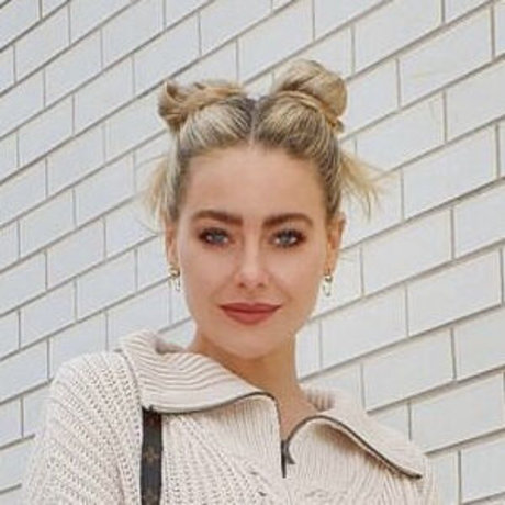 Naakte gelekte OnlyFans-foto van April Rose Pengilly