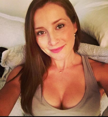Naakte gelekte OnlyFans-foto van Candace Bailey