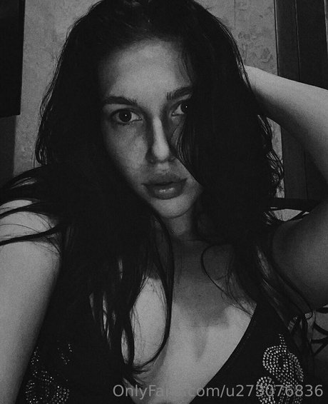 Naakte gelekte OnlyFans-foto van Blacklusthorn