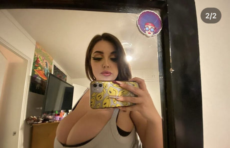 Naakte gelekte OnlyFans-foto van Doctordrea