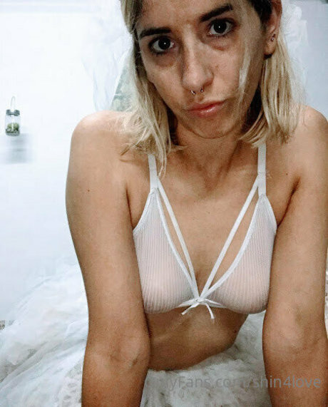 Naakte gelekte OnlyFans-foto van Shin4love