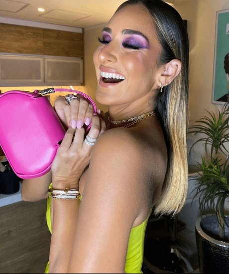 Naakte gelekte OnlyFans-foto van Amina Khalil
