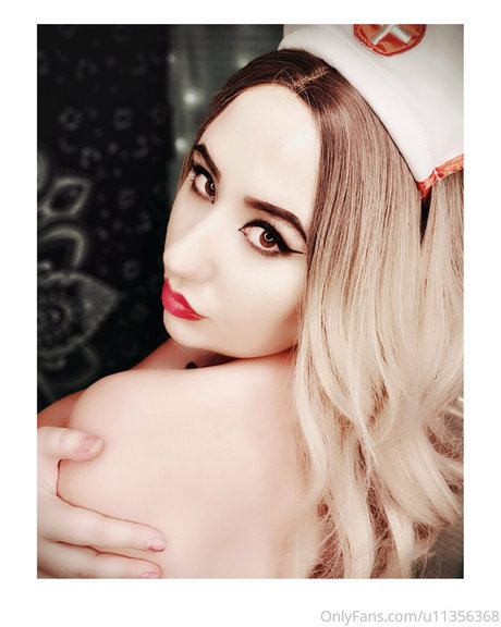 Naakte gelekte OnlyFans-foto van Gothickitti