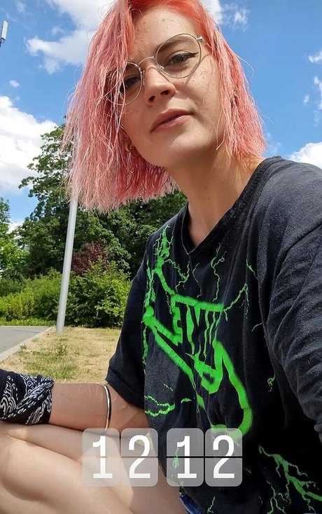 Naakte gelekte OnlyFans-foto van Caroline Haas