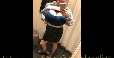 Naakte gelekte OnlyFans-foto van Lolaceline