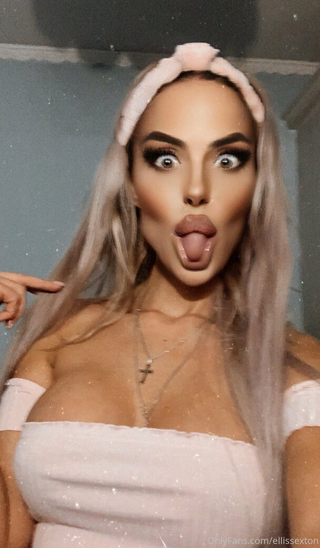 Naakte gelekte OnlyFans-foto van Ellissexton
