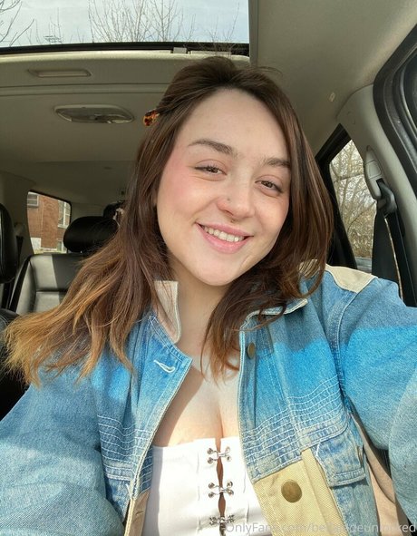 Naakte gelekte OnlyFans-foto van Bellajadeunlocked
