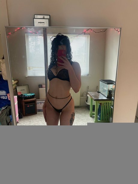 Naakte gelekte OnlyFans-foto van Falynfoxxx