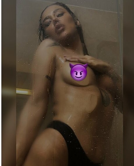 Naakte gelekte OnlyFans-foto van Sustotheanne