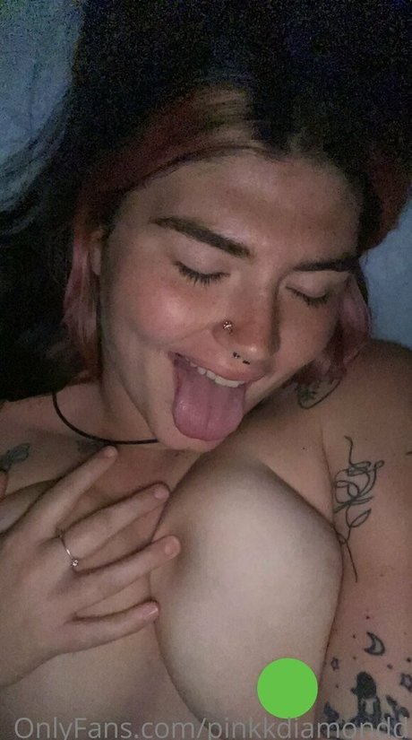 Naakte gelekte OnlyFans-foto van Pinkkdiamondd