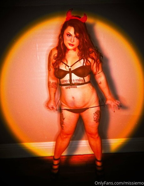 Naakte gelekte OnlyFans-foto van Missiemo