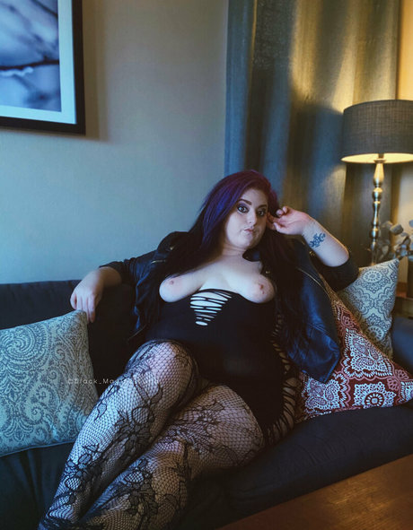 Naakte gelekte OnlyFans-foto van Blackmagickluna