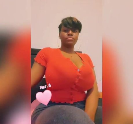 Naakte gelekte OnlyFans-foto van Mimilicious Mimi
