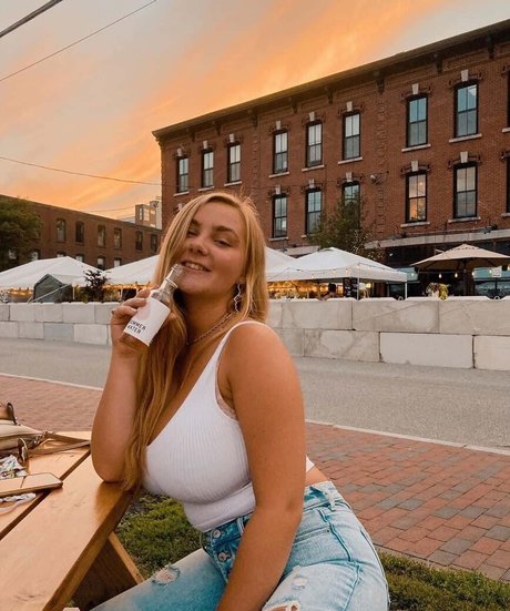 Naakte gelekte OnlyFans-foto van Marina Brooks