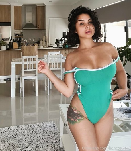 Naakte gelekte OnlyFans-foto van Lioness6446