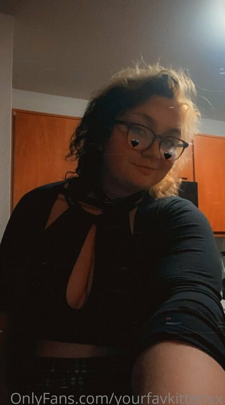 Naakte gelekte OnlyFans-foto van Yourfavkittenxx
