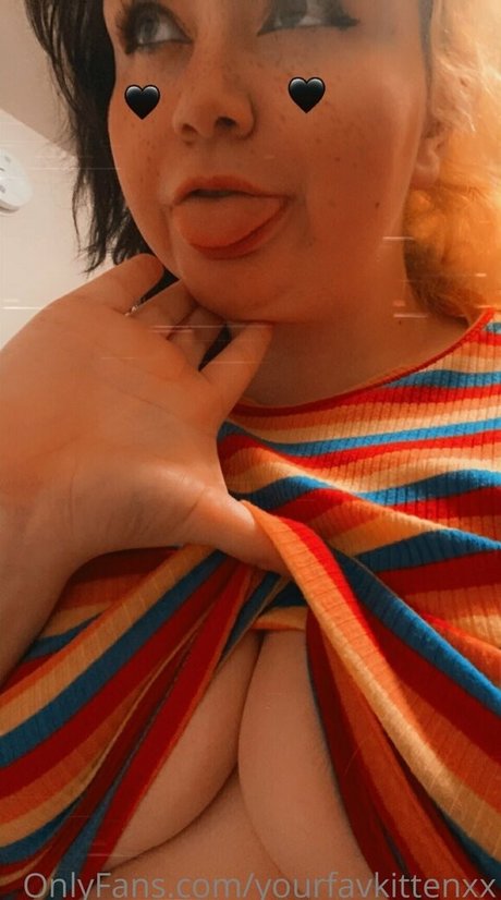 Naakte gelekte OnlyFans-foto van Yourfavkittenxx