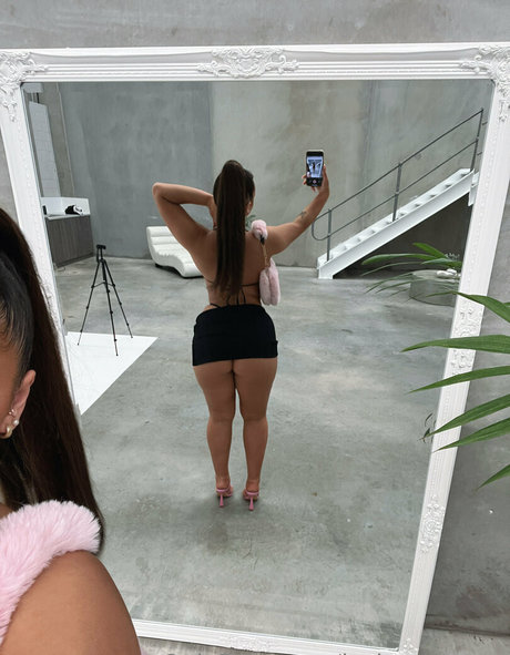 Naakte gelekte OnlyFans-foto van Ieshamareee