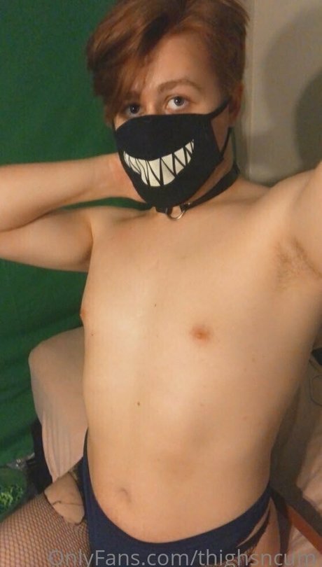Naakte gelekte OnlyFans-foto van Thighsncum