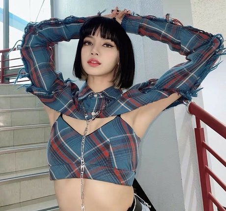Naakte gelekte OnlyFans-foto van Lalisa Manobal
