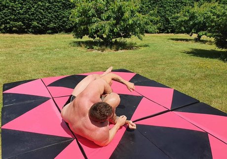 Naakte gelekte OnlyFans-foto van Hugeandhung